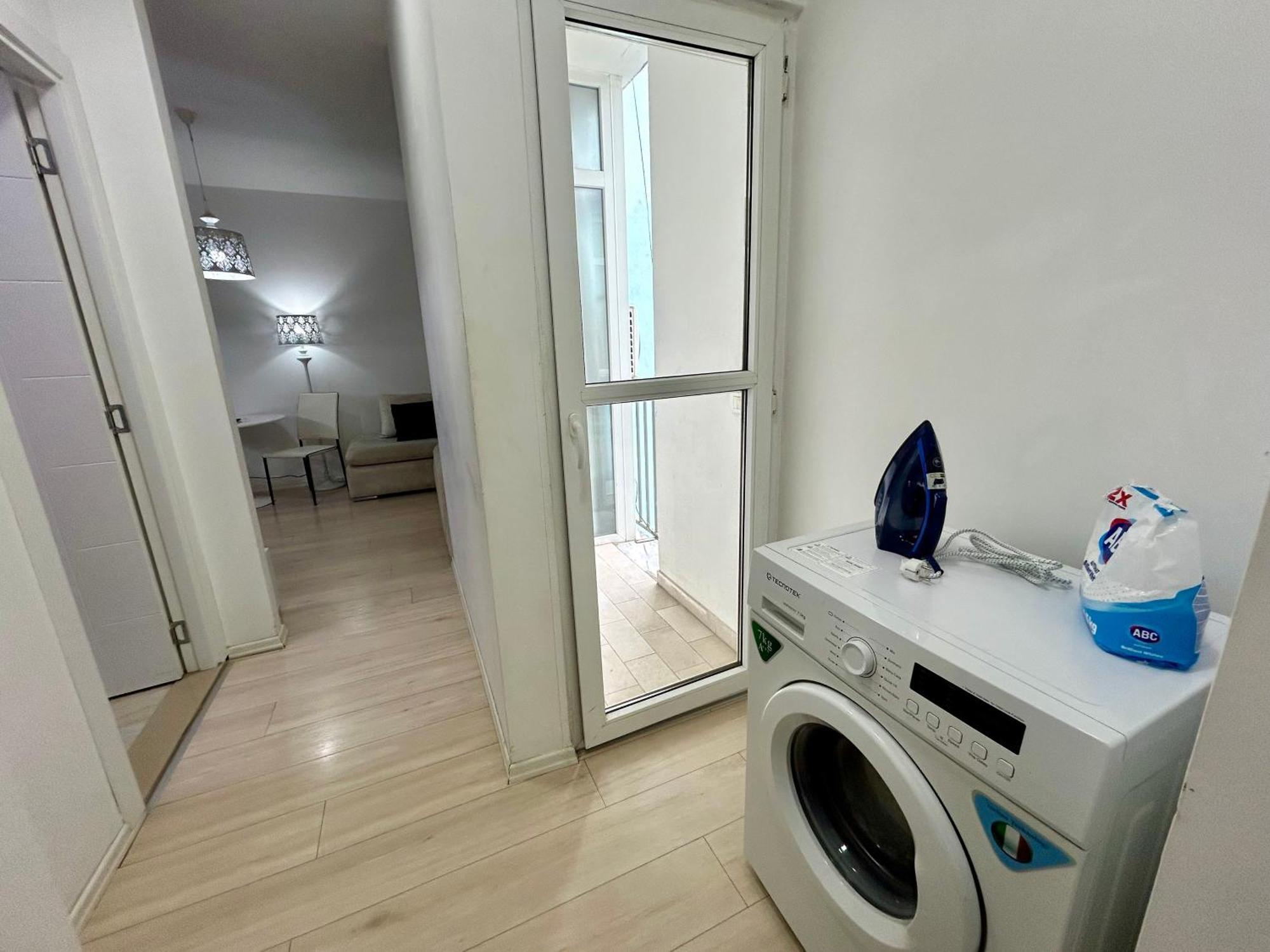 A&X Lovely And Central Apartment - 24H Self Check-In ティラナ エクステリア 写真