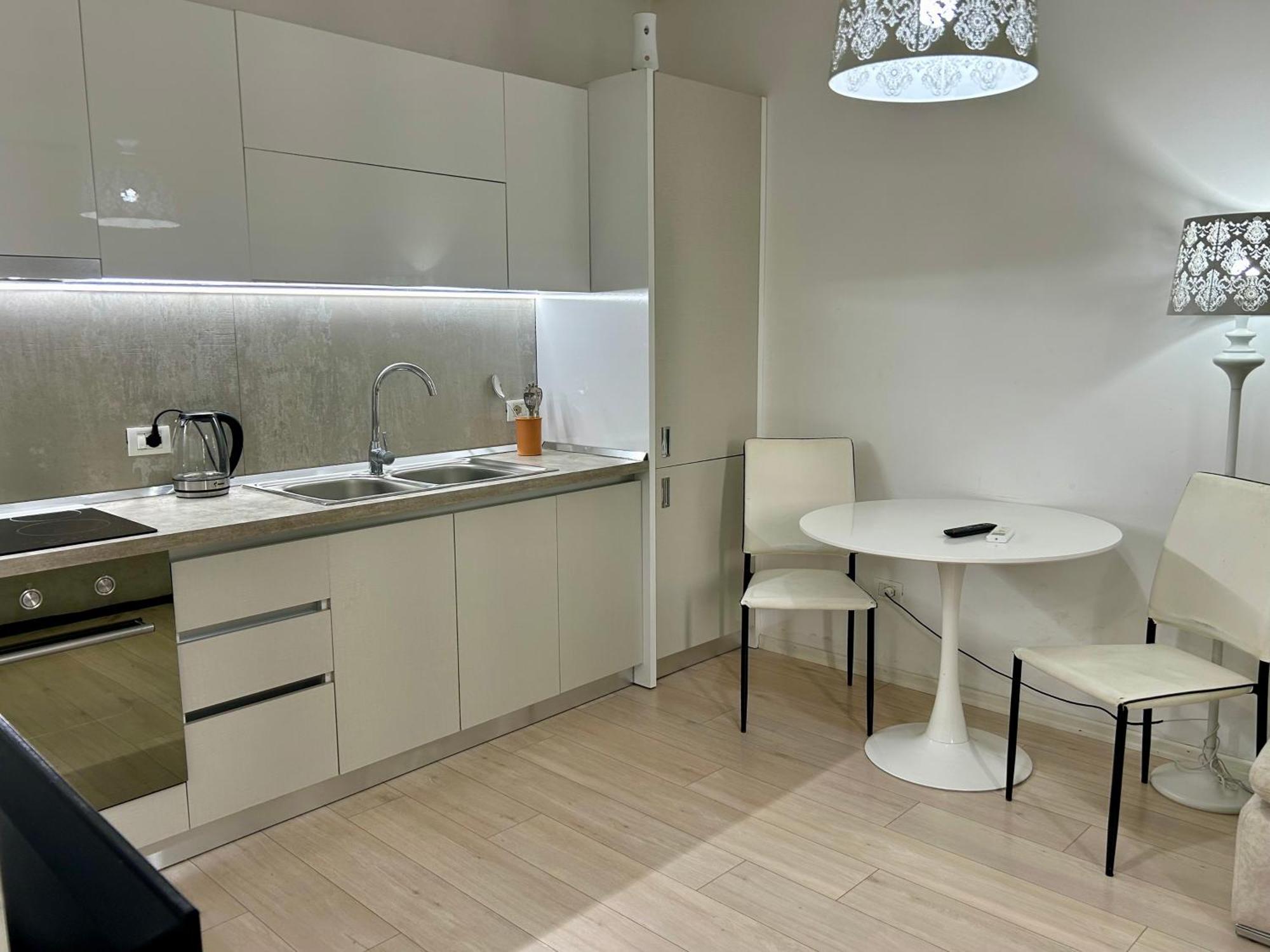 A&X Lovely And Central Apartment - 24H Self Check-In ティラナ エクステリア 写真