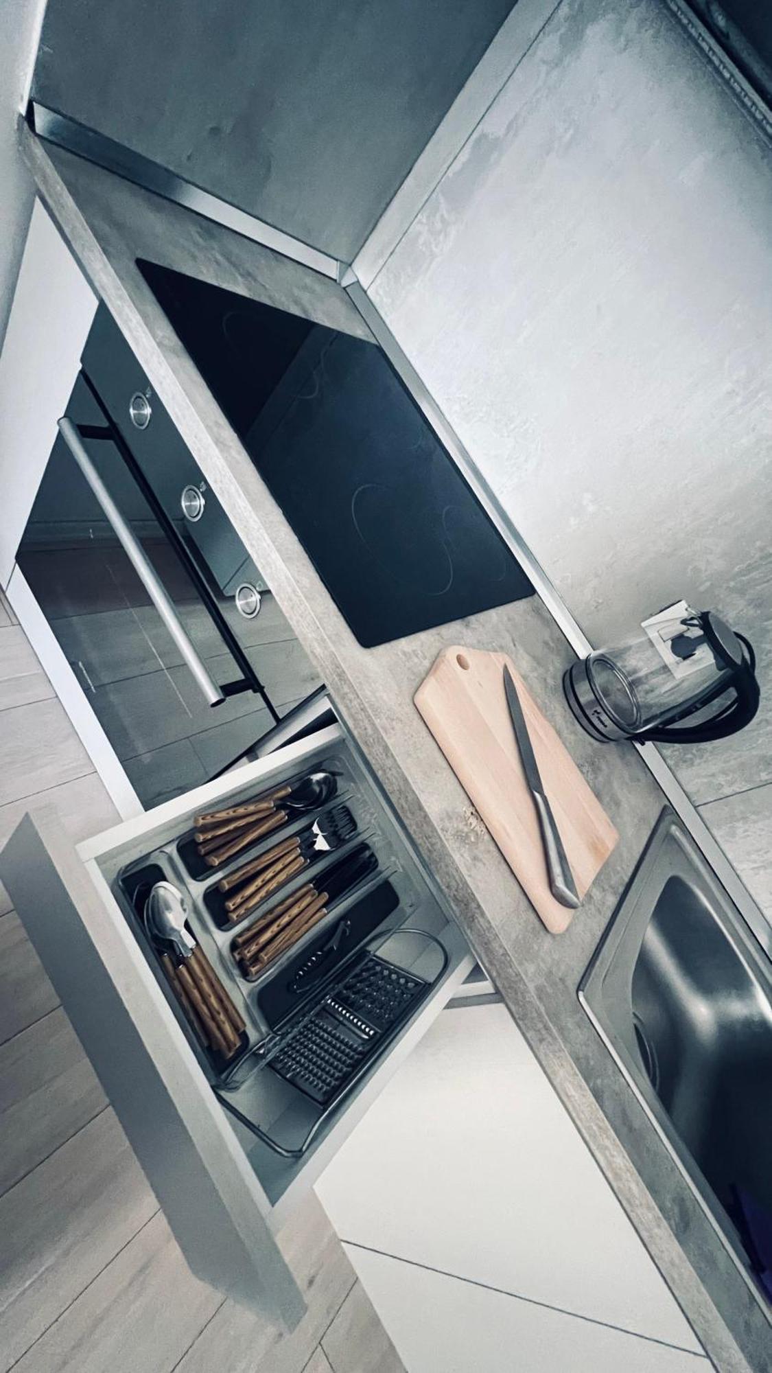 A&X Lovely And Central Apartment - 24H Self Check-In ティラナ エクステリア 写真