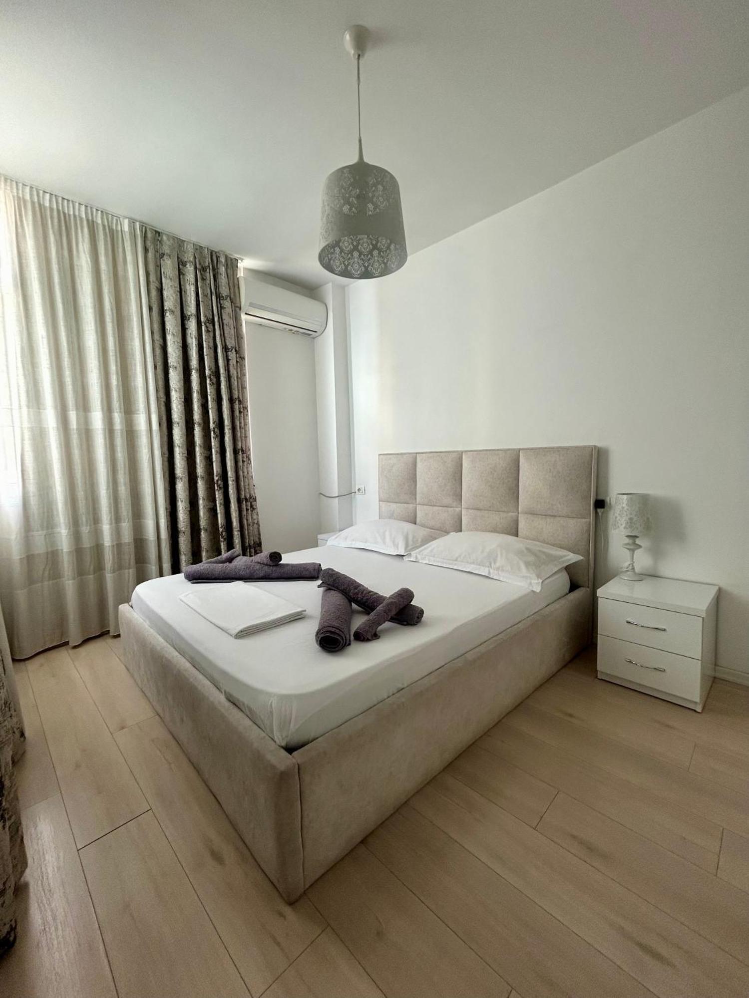 A&X Lovely And Central Apartment - 24H Self Check-In ティラナ エクステリア 写真