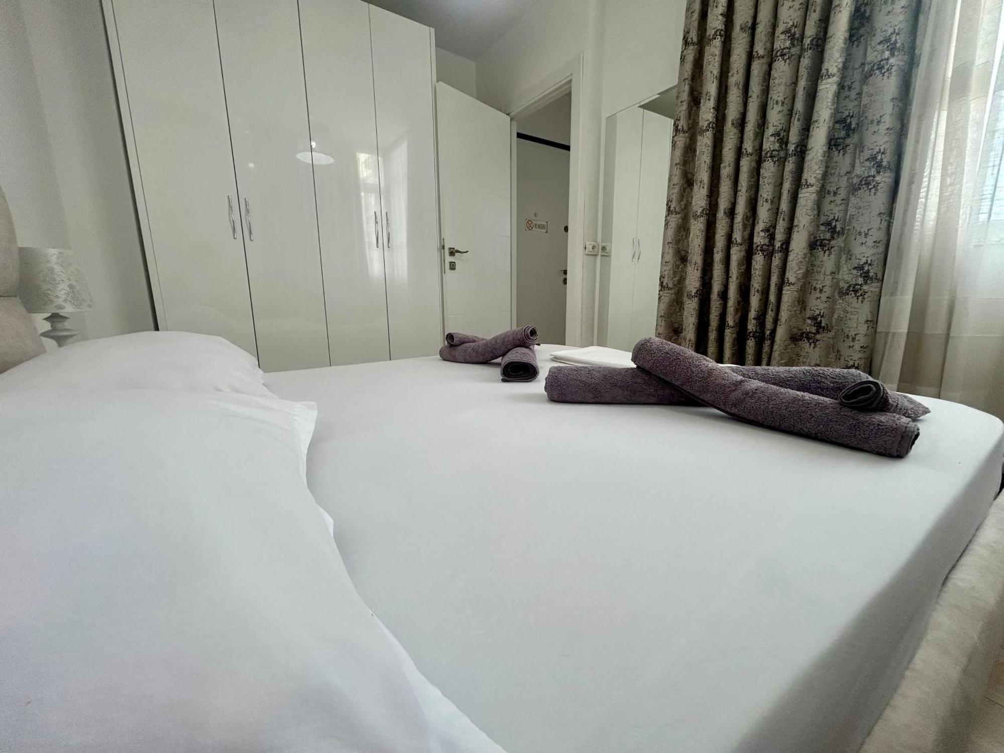 A&X Lovely And Central Apartment - 24H Self Check-In ティラナ エクステリア 写真