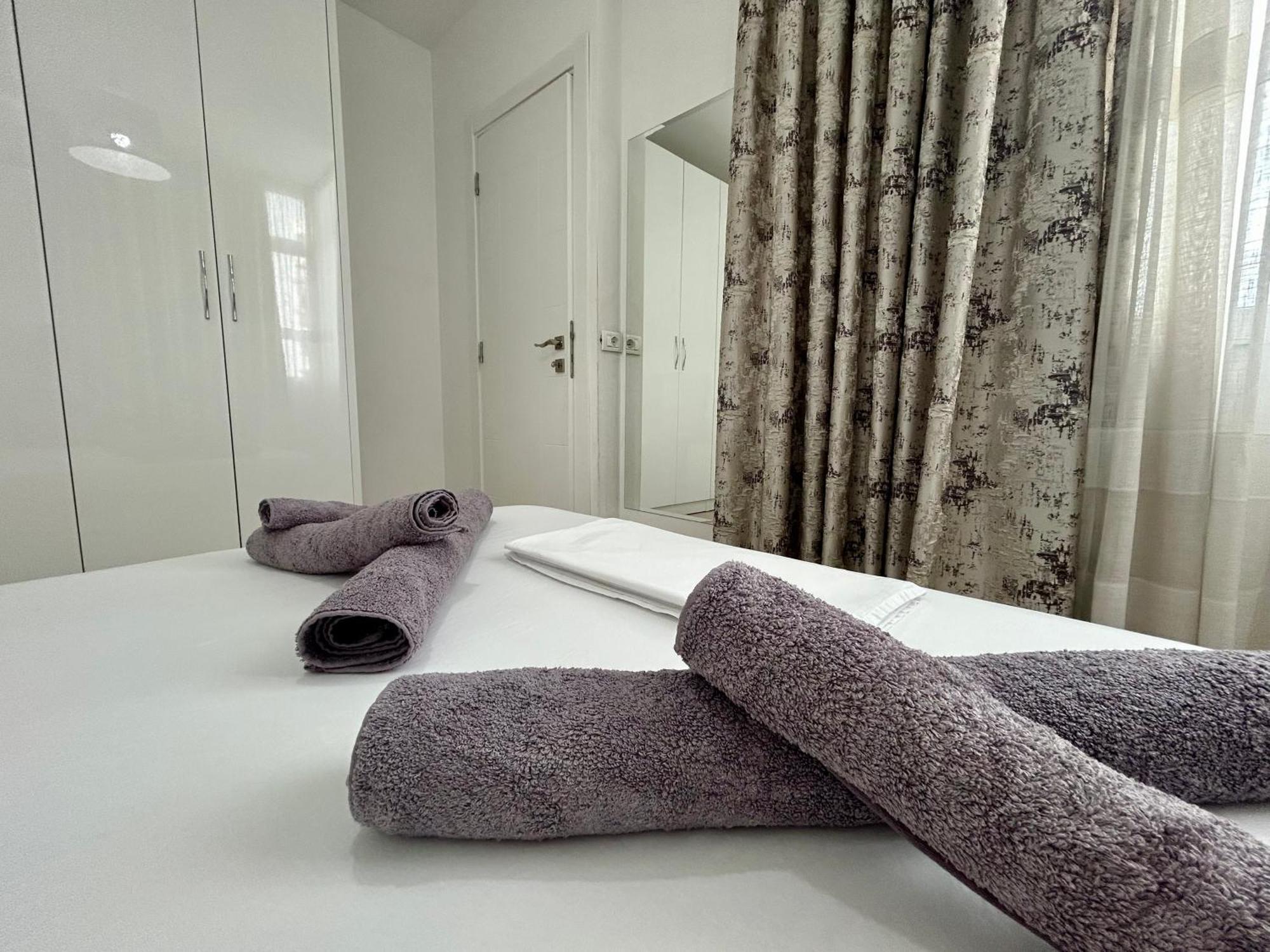 A&X Lovely And Central Apartment - 24H Self Check-In ティラナ エクステリア 写真