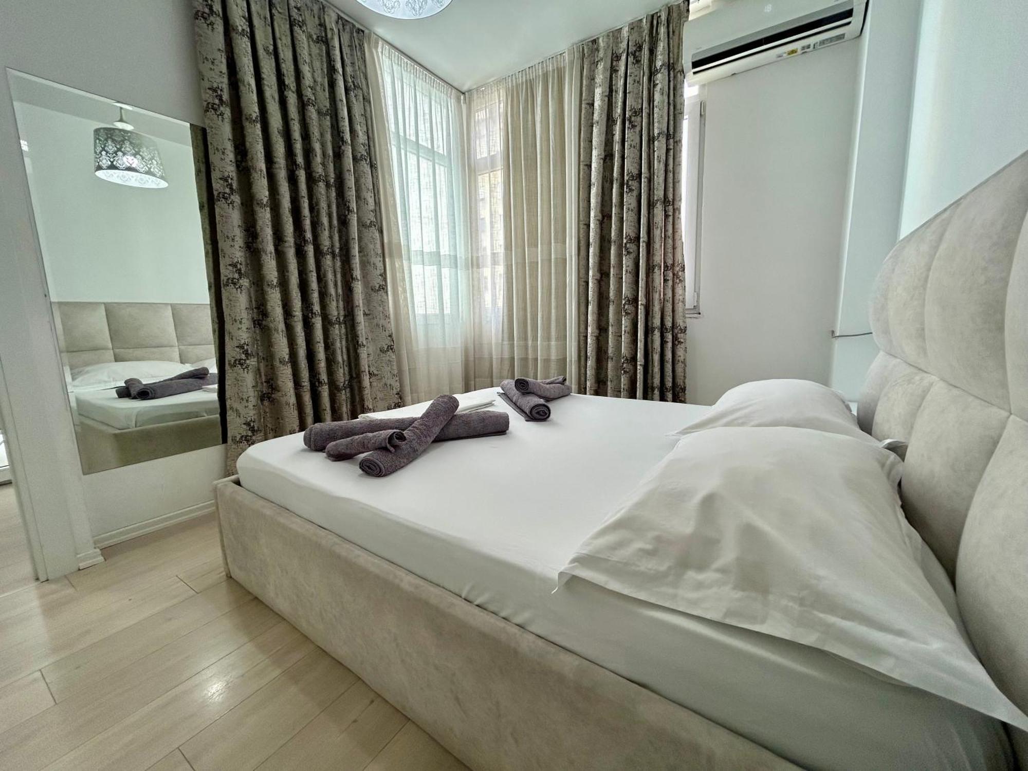 A&X Lovely And Central Apartment - 24H Self Check-In ティラナ エクステリア 写真