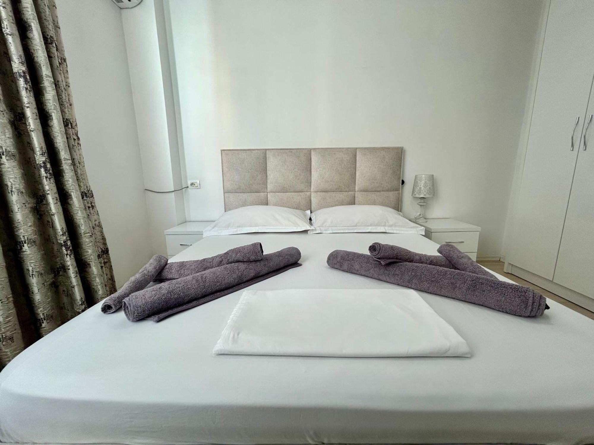 A&X Lovely And Central Apartment - 24H Self Check-In ティラナ エクステリア 写真